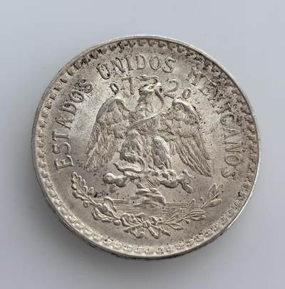 外国优质老铜币纪念币银币专场，周六晚上九点倒数截拍，满百包邮，节前出差在外，5月3日统一发货,可寄存半年，喜欢朋友微信扫描二维码可直接参拍 - 墨西哥自由帽1943 年1 比索银币16.6克纯银价216元，属墨西哥合众国发行的 “自由帽” 鹰洋系列，正面为墨西哥国徽鹰叼蛇，背面是放射状自由帽，二战期间发行，是近代墨西哥主流流通银币。