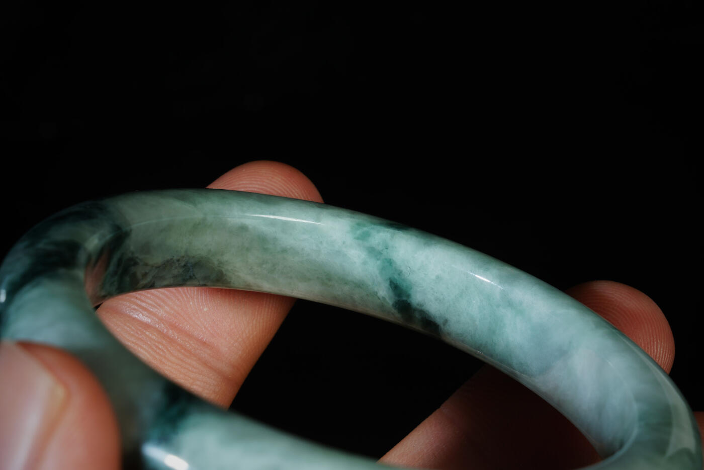 上海都达杂项专场八十一【全场包邮】  天然冰绿翡翠（A货）手镯 附鉴定证书97-10