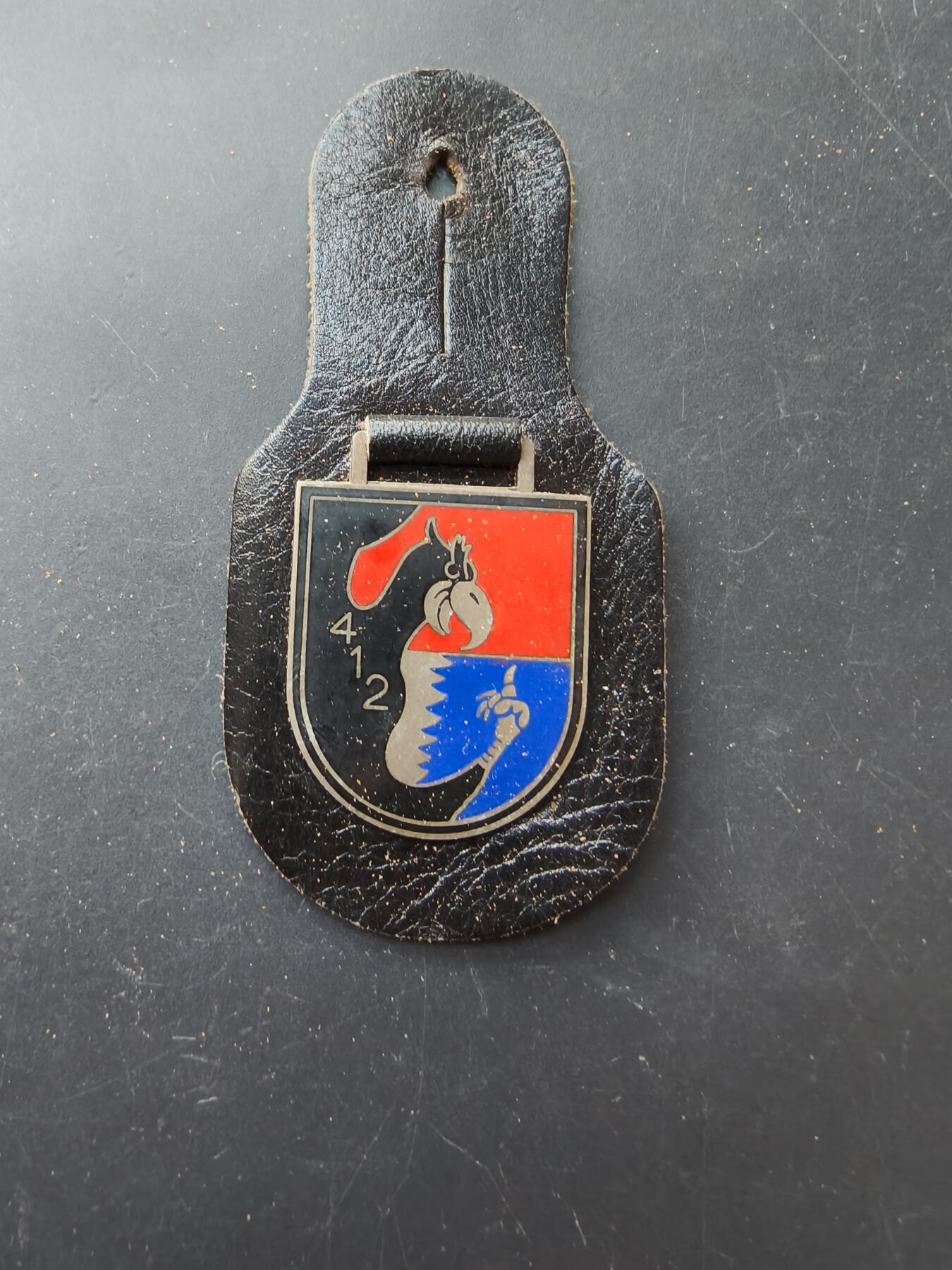 老王徽章第192期 德国联邦国防军第41战斗轰炸机联队第2中队证章     该联队成立于1959年，驻地为胡苏姆，装备过F-104和Alpha Jet等机型