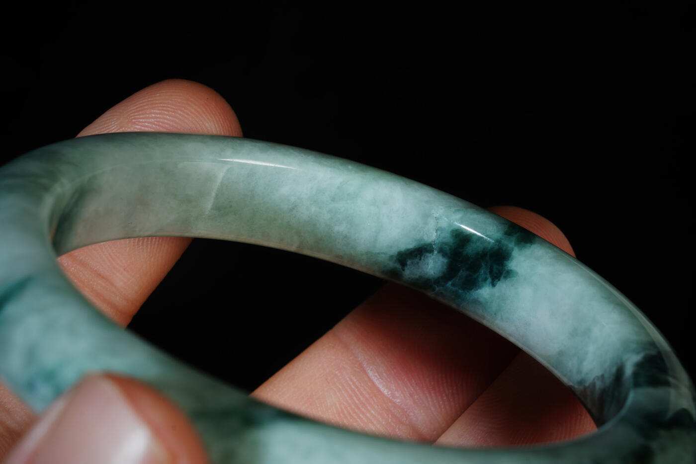 上海都达杂项专场八十一【全场包邮】  天然冰绿翡翠（A货）手镯 附鉴定证书97-10