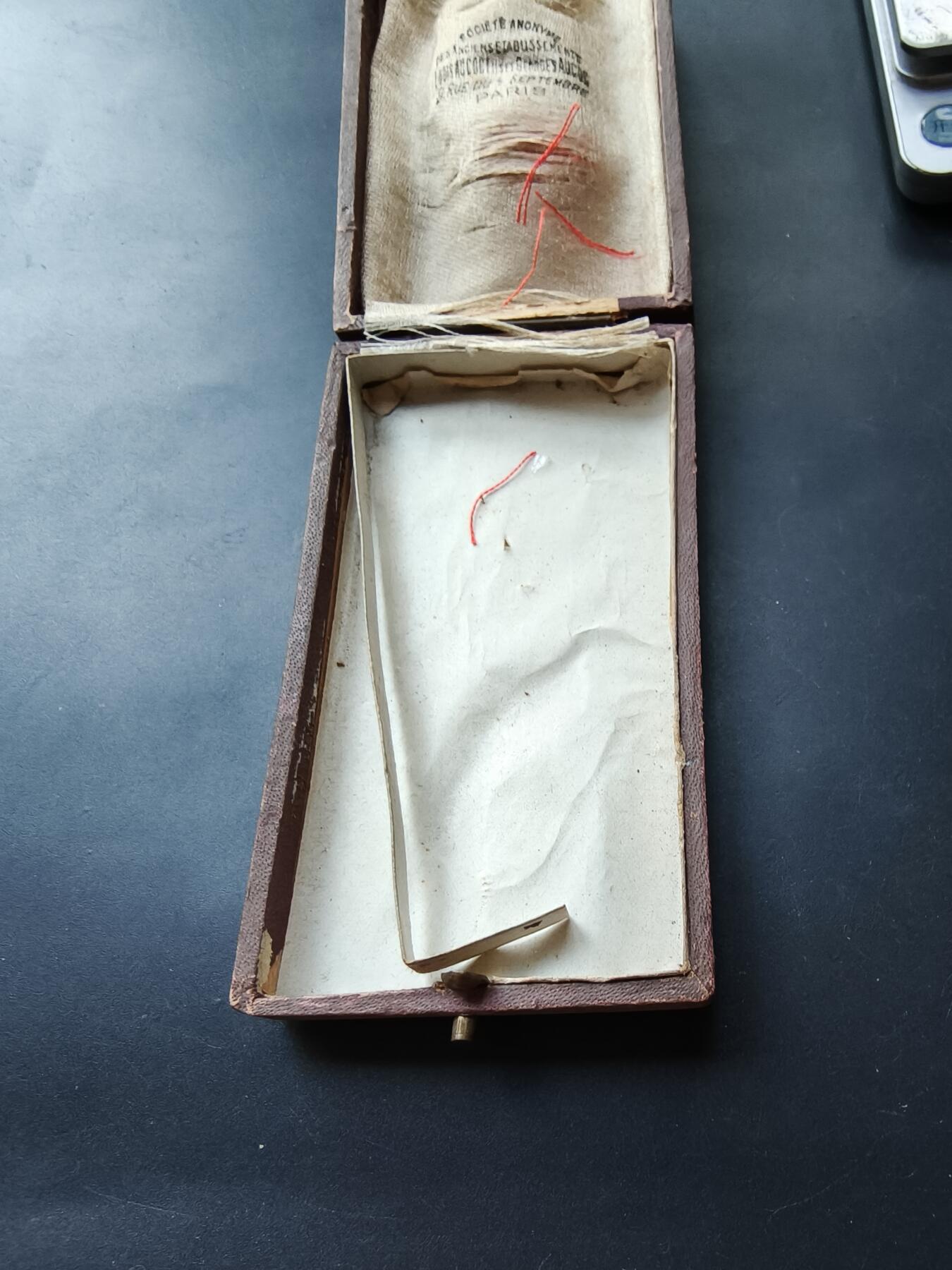 老王徽章第192期 法国骑士级荣誉军团勋章原盒      缺少内衬