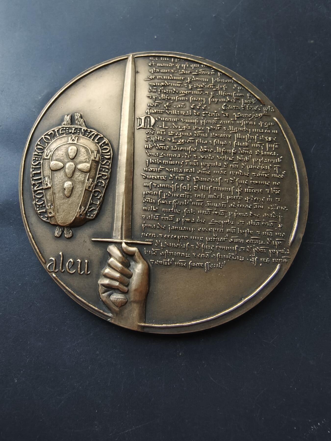 老王徽章第192期 葡萄牙维拉雷尔城建城700周年大铜章      直径90mm     重量272.1g