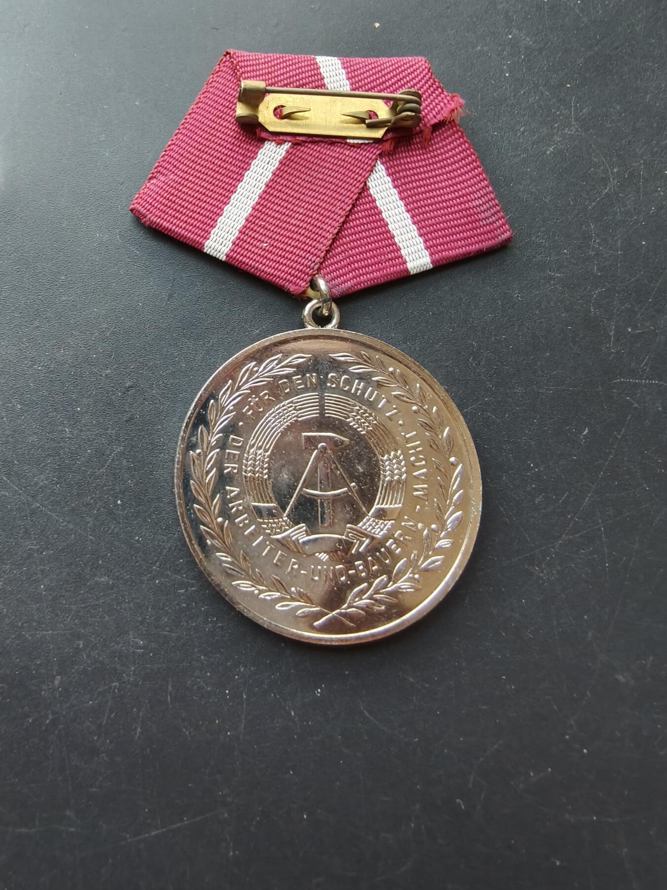 老王徽章第192期 东德银级民防奖章