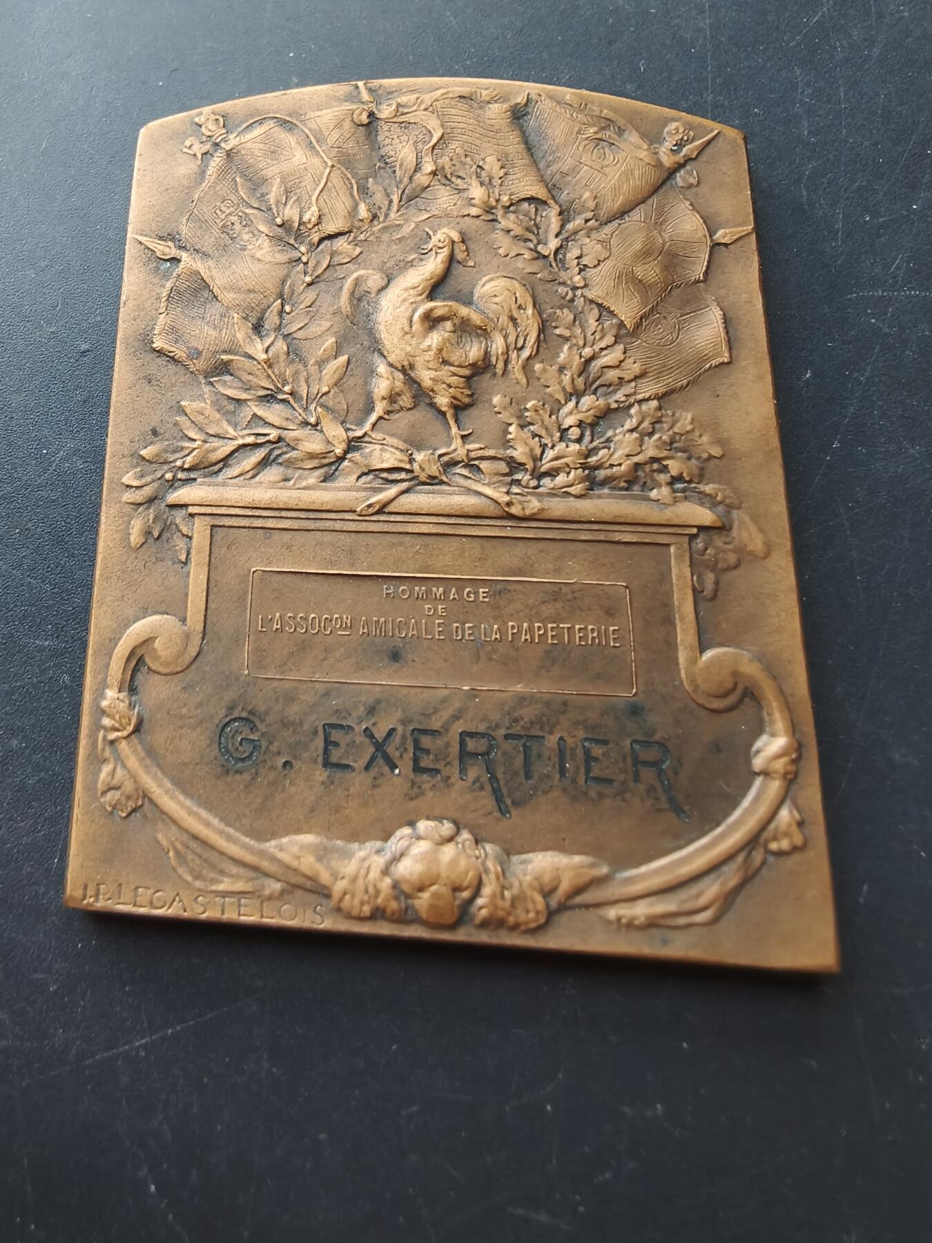 老王徽章第192期 法国一战“权利与自由”军队致敬方形大铜章       尺寸48×60mm     重量80g