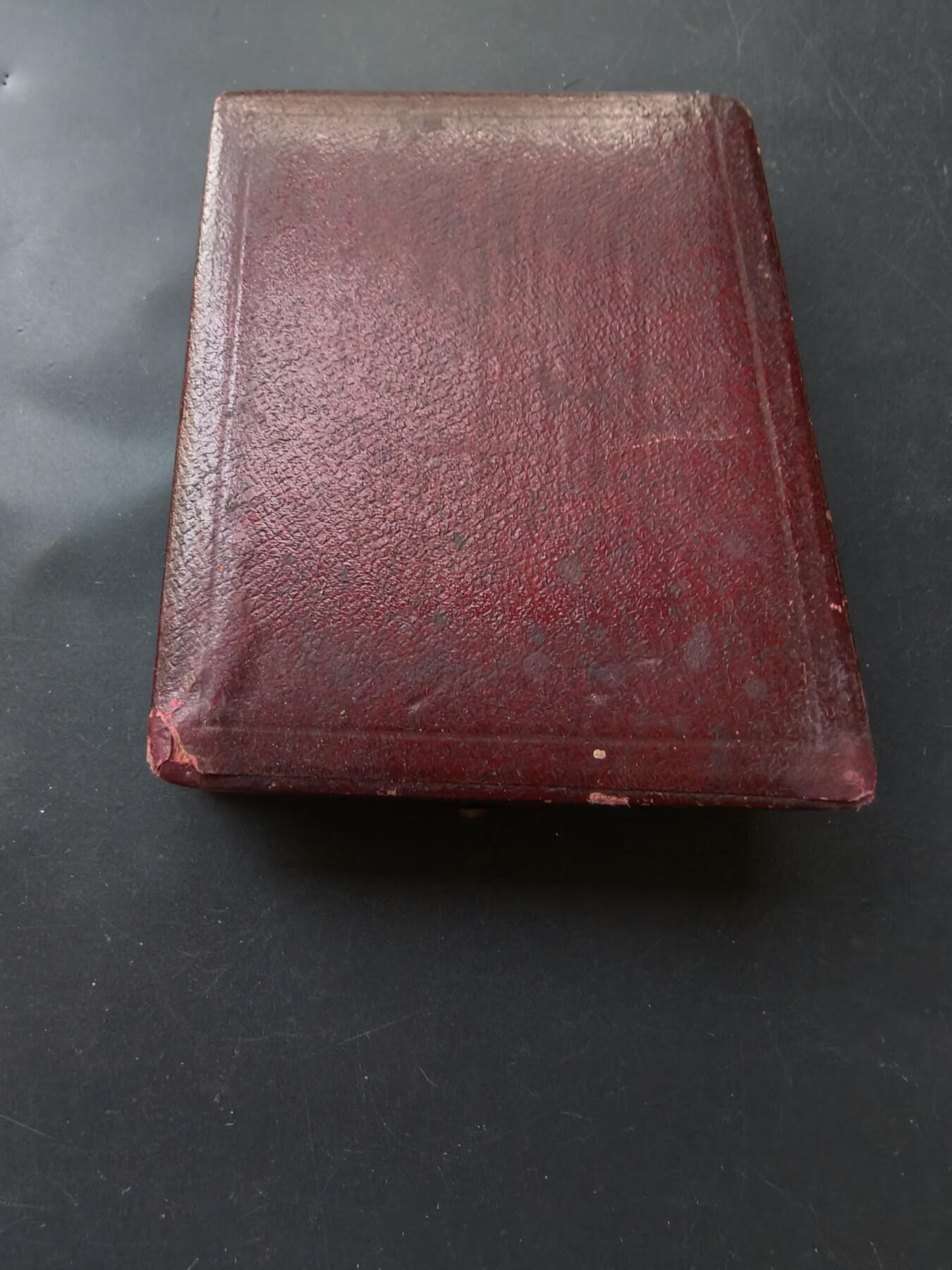 老王徽章第192期 法国希波克拉底大铜章   原盒    盒子无法扣上     直径50mm     重量76.5g