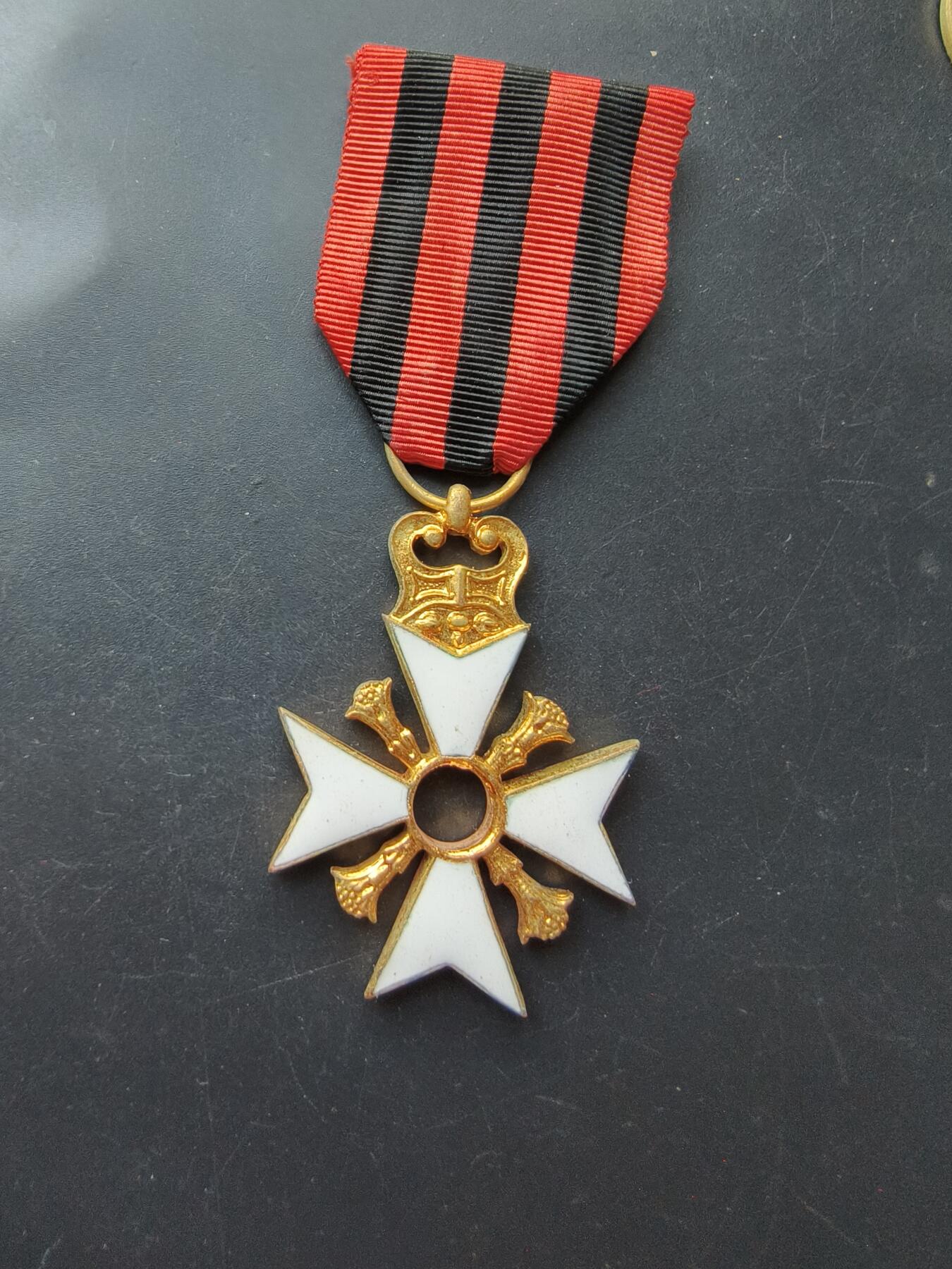 老王徽章第192期 比利时金级民事功绩勋章     缺少中间芯片