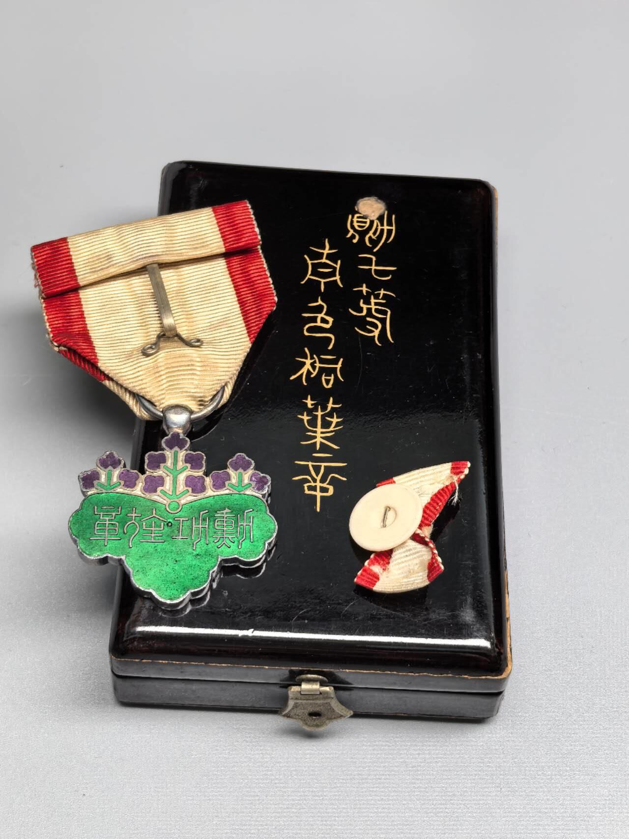 小驴勋章奖章收藏4月18日周六晚六点拍卖（珍爱和平，收藏战争，铭记历史，勿忘国耻，忠党爱国。有偿代拍，送拍规则在简介最后，参拍须阅读规则后再参拍，关系到运费包装发货时效真假辨别等关键信息，拍卖时不再发原图，看大图店主微信码在拍卖店铺介绍里或者找我要）