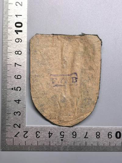 小驴勋章奖章收藏4月18日周六晚六点拍卖（珍爱和平，收藏战争，铭记历史，勿忘国耻，忠党爱国。有偿代拍，送拍规则在简介最后，参拍须阅读规则后再参拍，关系到运费包装发货时效真假辨别等关键信息，拍卖时不再发原图，看大图店主微信码在拍卖店铺介绍里或者找我要） 现代工艺品，斯大林格勒战役盾章，非原品