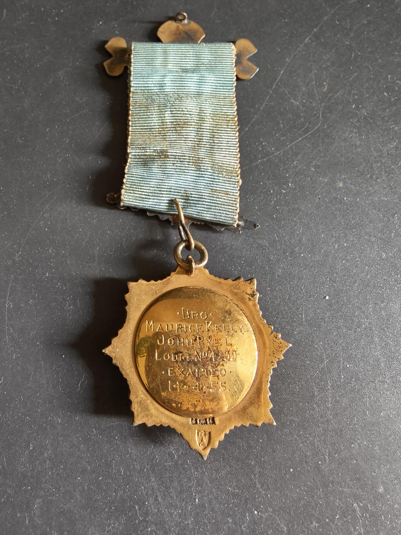 老王徽章第192期 英国皇家野牛兄弟会奖章     925银镀金珐琅     45.5g