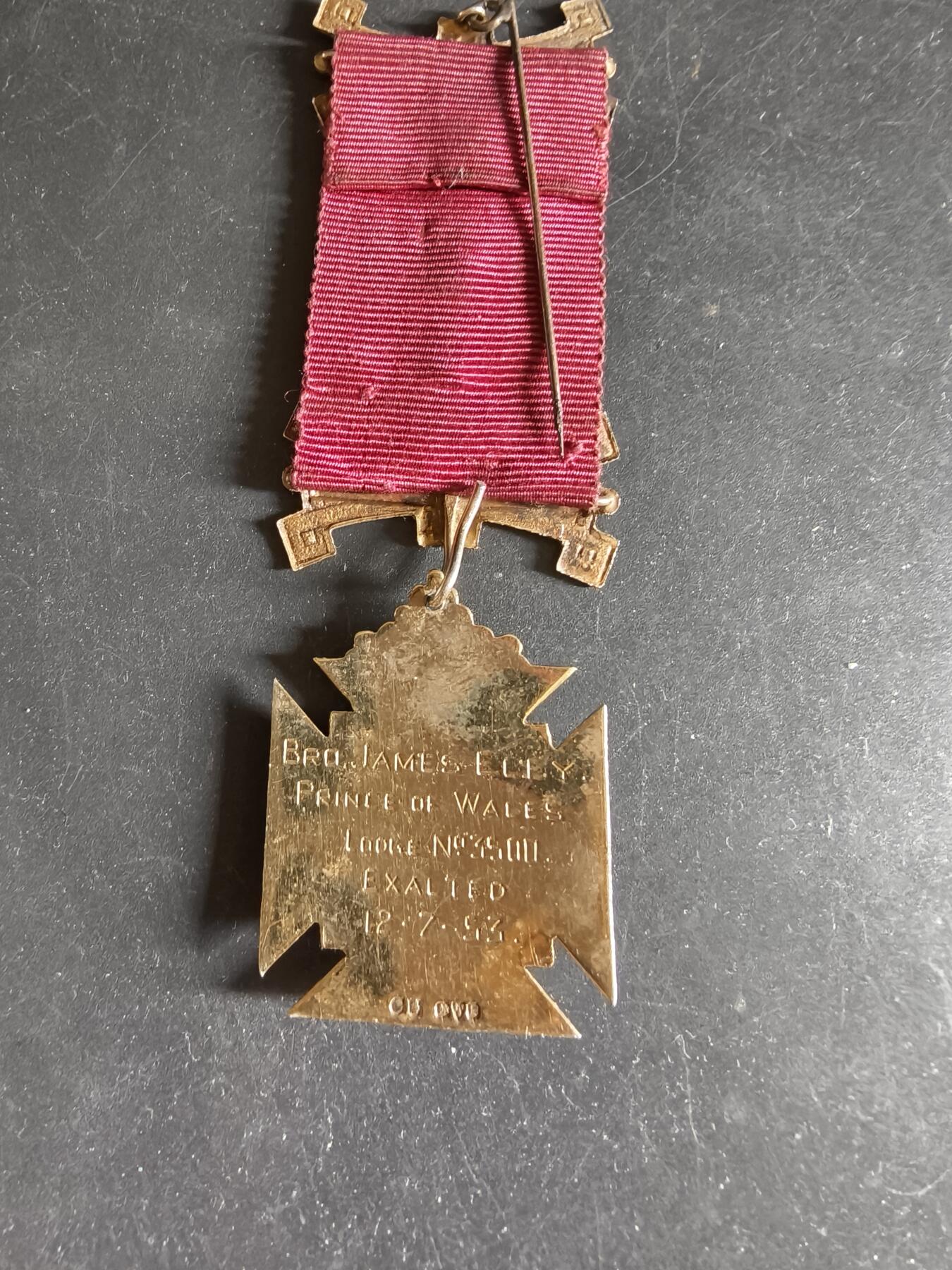 老王徽章第192期 英国皇家野牛兄弟会奖章    925银镀金珐琅      22.1g