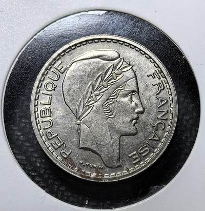 外国优质老铜币纪念币银币专场，周六晚上九点倒数截拍，满百包邮，周日发货,可寄存半年，喜欢朋友微信扫描二维码可直接参拍 - 法国1949年 10 法郎，正面为自由女神像，环绕 “法兰西共和国” 铭文，背面麦穗与共和箴言，是战后第四共和国时期的经典流通主币。