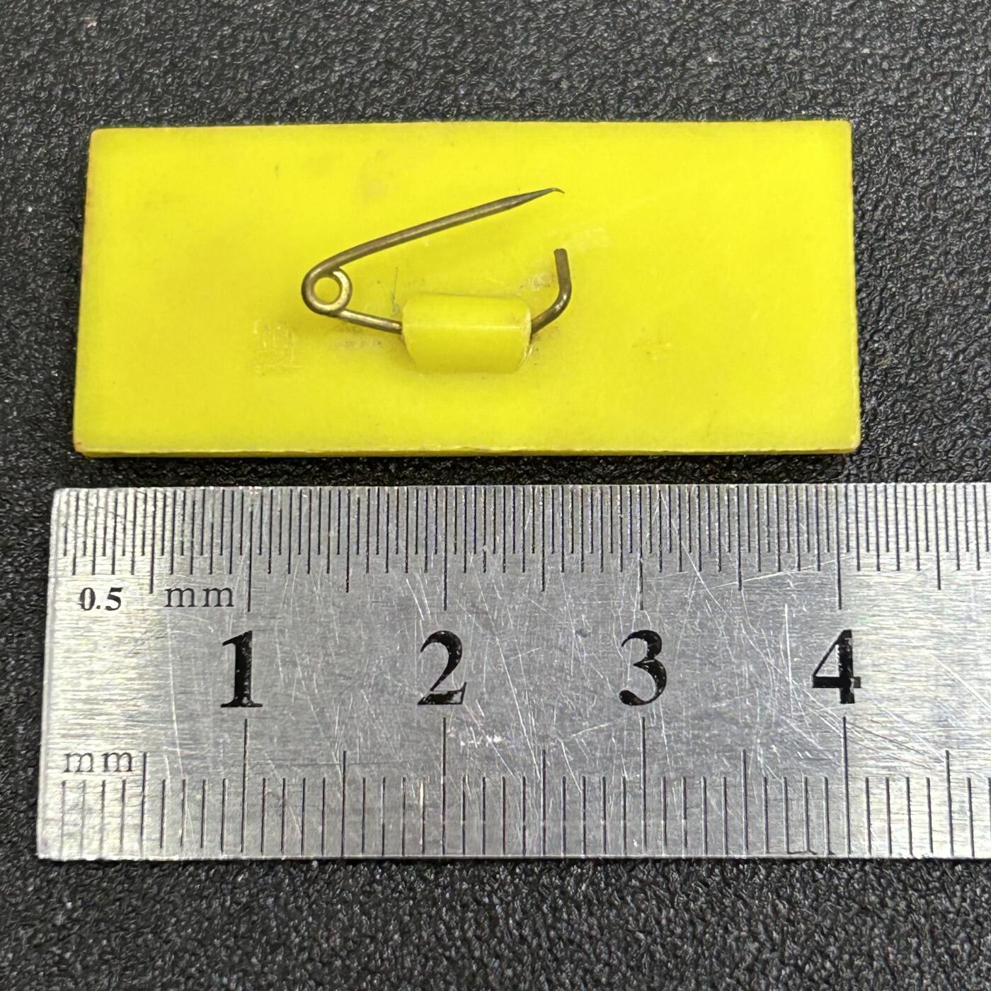 西秦中古拍卖第八十四期  红色年代1966～1976 毛主席像章 为人民服务