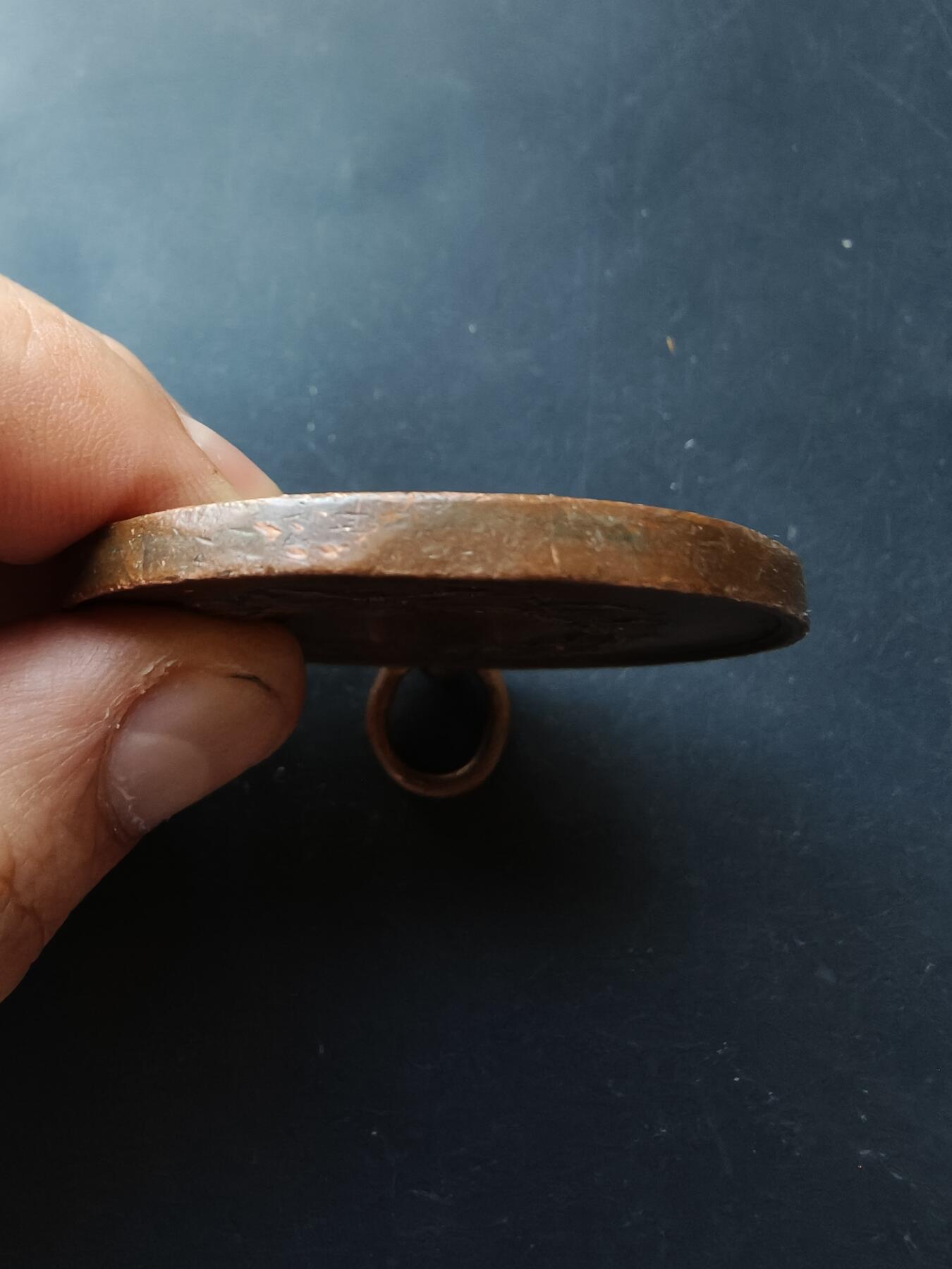 老王徽章第192期 法国射击协会大尺寸铜奖章      直径50mm     重量60.9g