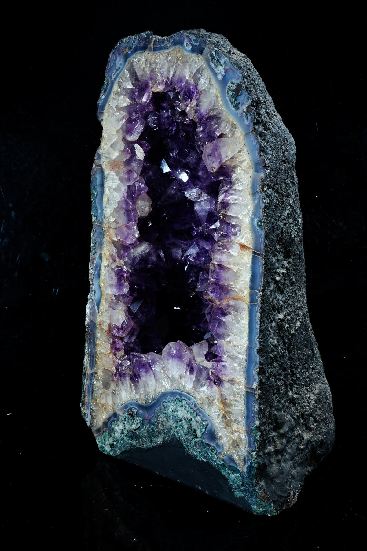 上海都达杂项专场八十一【全场包邮】  紫气东来水晶洞大摆件（重17.580公斤）