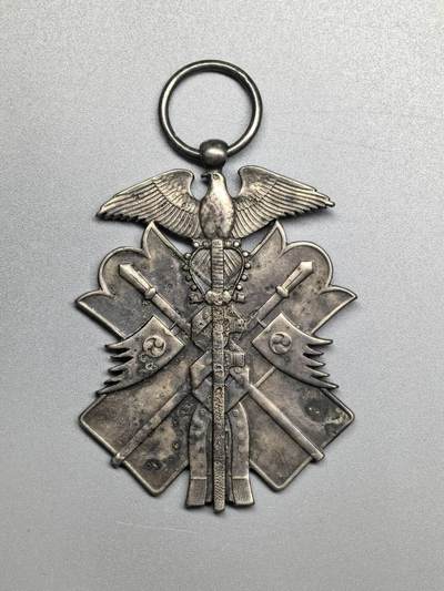 小驴勋章奖章收藏4月18日周六晚六点拍卖（珍爱和平，收藏战争，铭记历史，勿忘国耻，忠党爱国。有偿代拍，送拍规则在简介最后，参拍须阅读规则后再参拍，关系到运费包装发货时效真假辨别等关键信息，拍卖时不再发原图，看大图店主微信码在拍卖店铺介绍里或者找我要） 现代工艺品 七级金鵄章 非原品