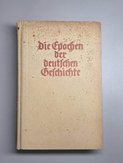小驴勋章奖章收藏4月18日周六晚六点拍卖（珍爱和平，收藏战争，铭记历史，勿忘国耻，忠党爱国。有偿代拍，送拍规则在简介最后，参拍须阅读规则后再参拍，关系到运费包装发货时效真假辨别等关键信息，拍卖时不再发原图，看大图店主微信码在拍卖店铺介绍里或者找我要）  二战德语原版德国历史发展阶段 1942年斯图加特出版
