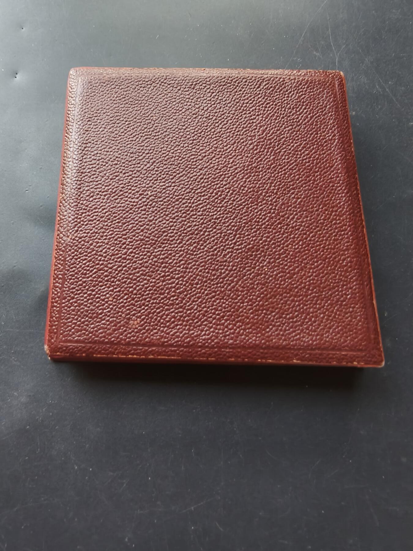 老王徽章第192期 法国巴黎综合理工学院建校百年大铜章    原盒     新古典主义名作    大师马克西米连·布尔乔亚作品       直径68mm      重量149.3g