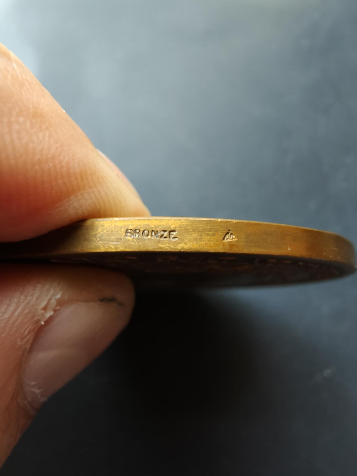 老王徽章第192期 法国世俗教育联盟大铜章     直径57mm    重量78.7g