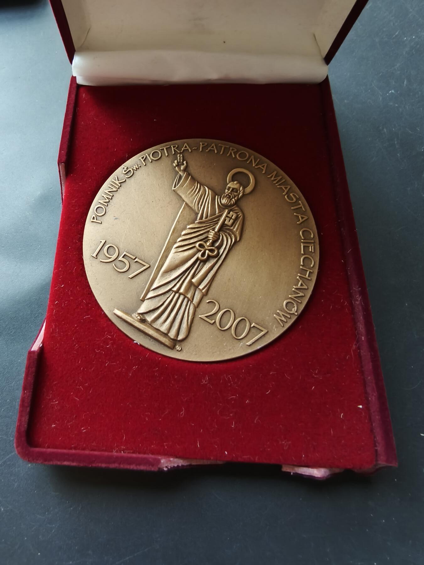 老王徽章第192期 波兰切哈努夫市圣彼得雕像50周年大铜章     原盒     盒子外部有损坏       直径70mm      重量148.2g