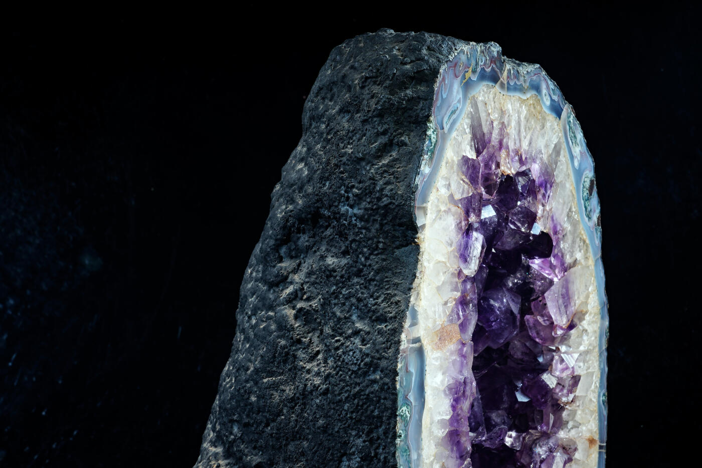 上海都达杂项专场八十一【全场包邮】  紫气东来水晶洞大摆件（重17.580公斤）