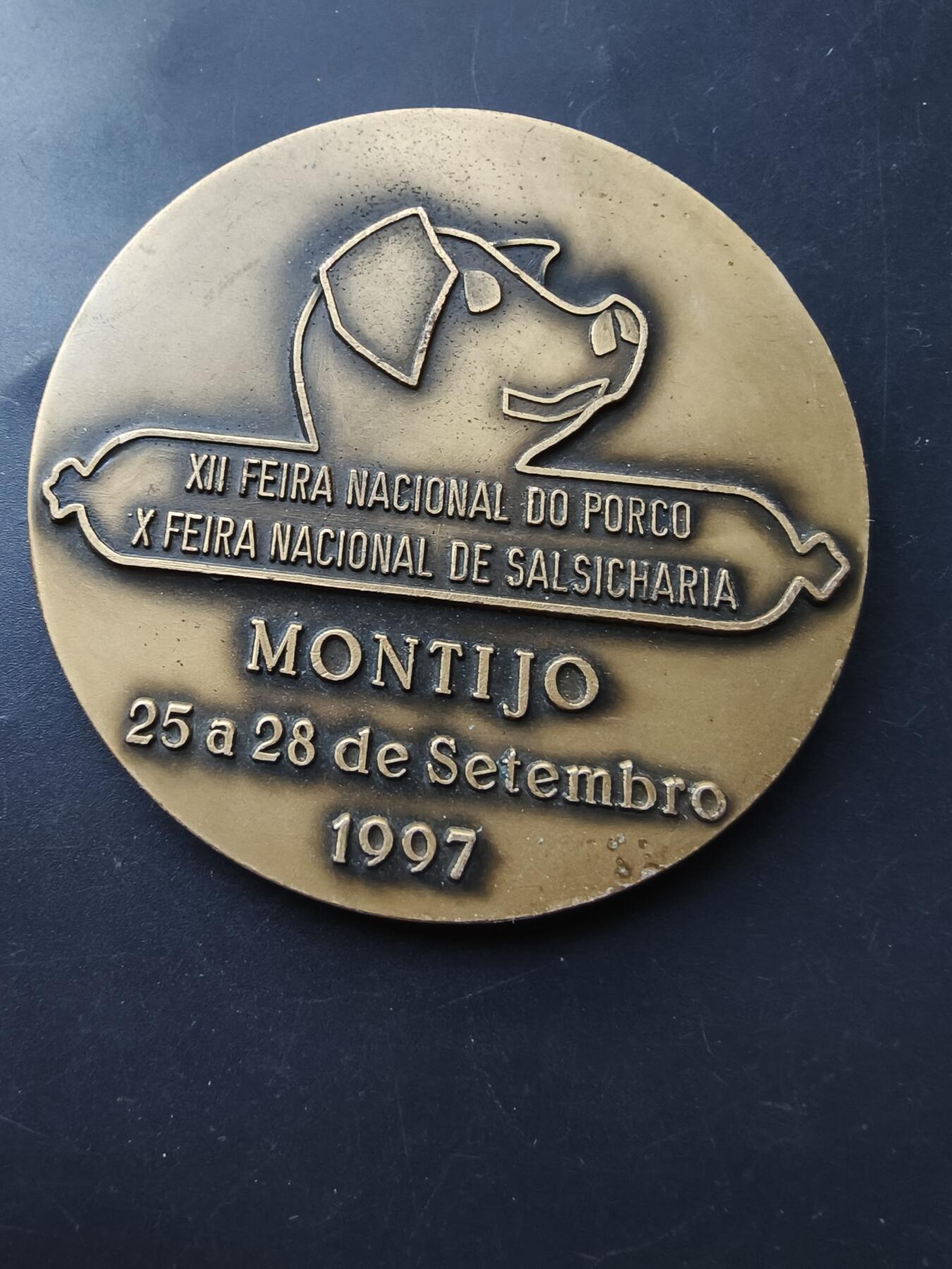 老王徽章第192期 葡萄牙蒙蒂茹市1997年全国生猪与香肠博览会大铜章     直径80mm     重量224.2g