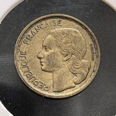 外国优质老铜币纪念币银币专场，周六晚上九点倒数截拍，满百包邮，节前出差在外，5月3日统一发货,可寄存半年，喜欢朋友微信扫描二维码可直接参拍 - 法国1951年高卢雄鸡10 法郎B版，为战后第四共和国时期货币。正面玛丽安娜肖像，背面高卢雄鸡，体现法兰西共和精神，是战后经济恢复时期的流通辅币。