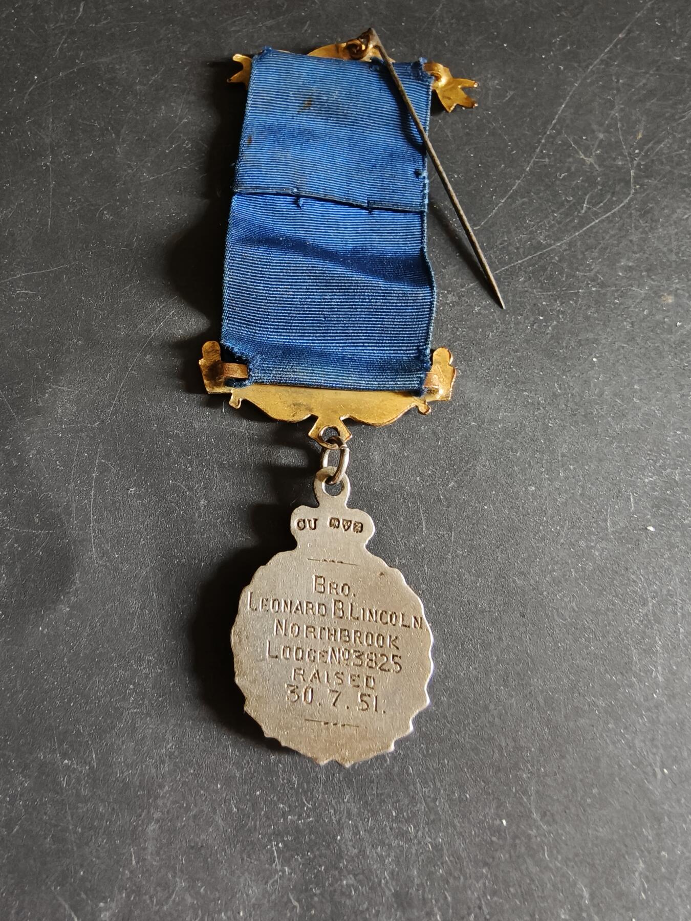 老王徽章第192期 英国皇家野牛兄弟会奖章     925银镀金珐琅     26g