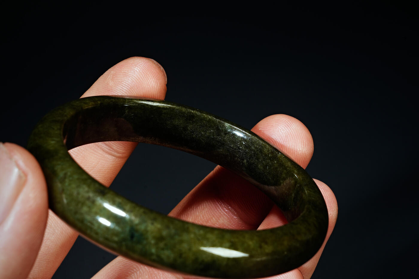 上海都达杂项专场八十一【全场包邮】  天然油青翡翠（A货）手镯 附鉴定证书97-11