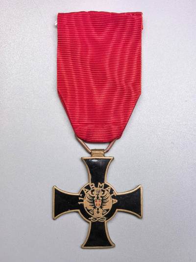 小驴勋章奖章收藏4月18日周六晚六点拍卖（珍爱和平，收藏战争，铭记历史，勿忘国耻，忠党爱国。有偿代拍，送拍规则在简介最后，参拍须阅读规则后再参拍，关系到运费包装发货时效真假辨别等关键信息，拍卖时不再发原图，看大图店主微信码在拍卖店铺介绍里或者找我要） 二战意大利第11集团军奖章，超出我专业还请自行断代，介绍里有个网址大家可以看下