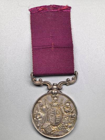 小驴勋章奖章收藏4月18日周六晚六点拍卖（珍爱和平，收藏战争，铭记历史，勿忘国耻，忠党爱国。有偿代拍，送拍规则在简介最后，参拍须阅读规则后再参拍，关系到运费包装发货时效真假辨别等关键信息，拍卖时不再发原图，看大图店主微信码在拍卖店铺介绍里或者找我要） 英国维多利亚时期长期服役奖章，银质打有获得者边铭