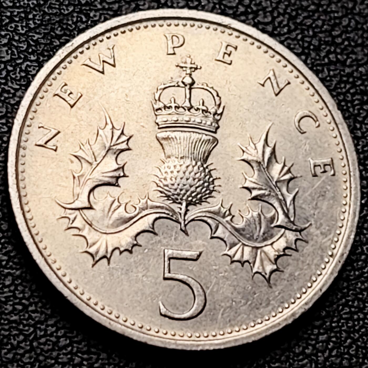 泉币菌-第227场-拍品多 请提前出价 早期老版 1980年英国大5便士镍币 皇冠蓟草 23mm 