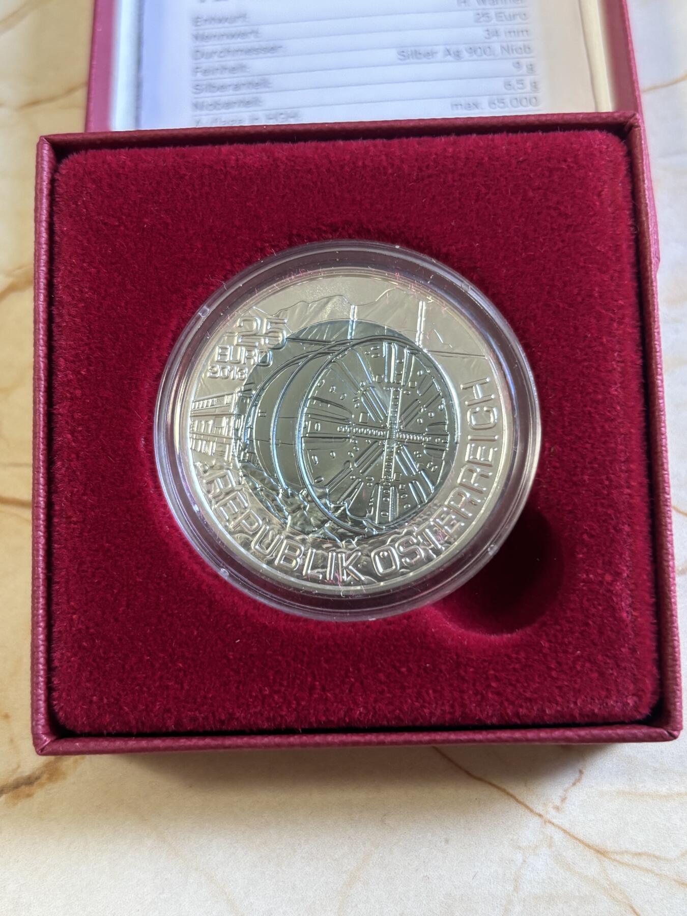 第197期拍卖 获奖奥地利2013年隧道建设铌银镶嵌双色纪念币，900银/998铌，重量:10克和7.15克，发行：65000枚