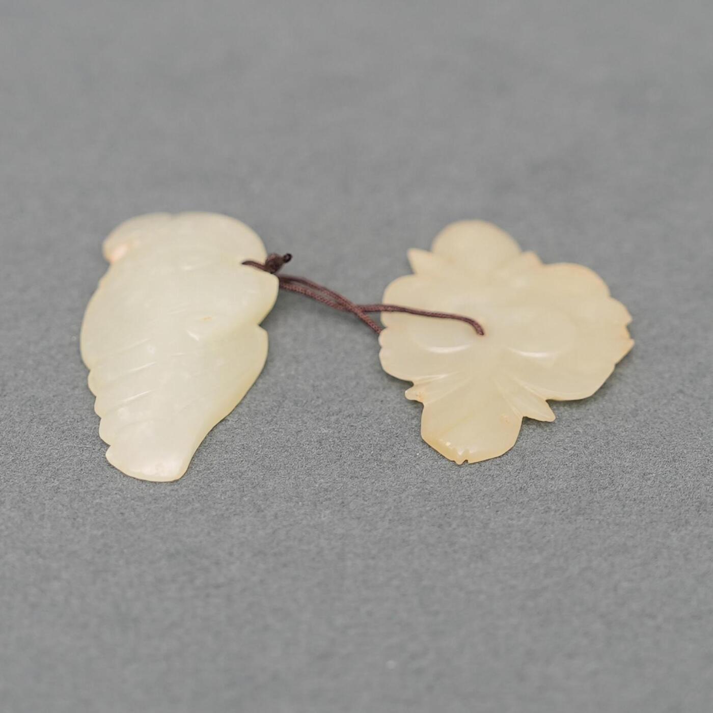  碧月说宝.韫玉流光-南京文物公司明清玉器专场（二） 玉花片 玉蝙蝠两组一件