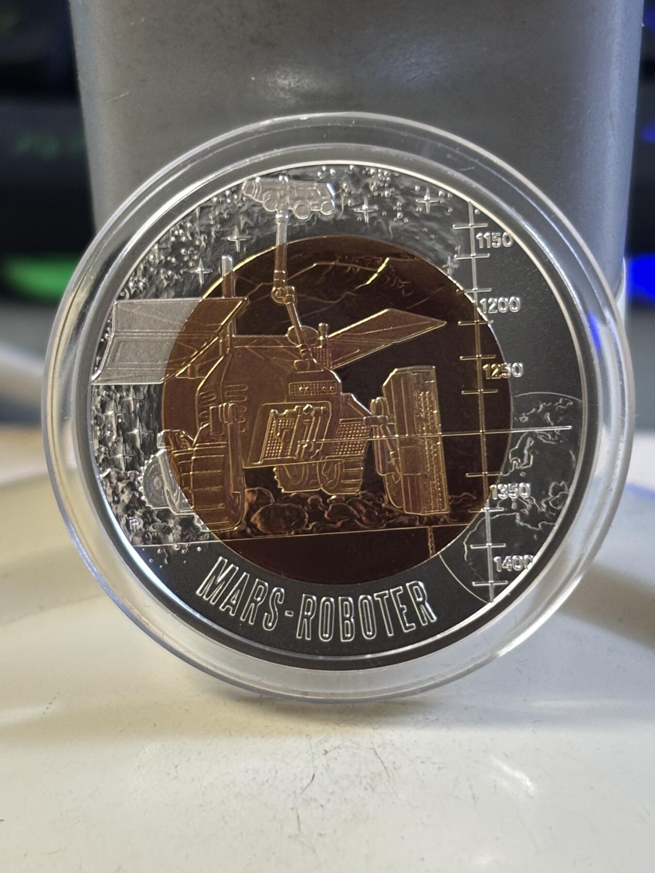 第197期拍卖 奥地利2011年火星探险机器人25欧纪念银铌双色银币，900银/铌998，重量:15.5克（9克银，6.5克铌），发行：65000枚