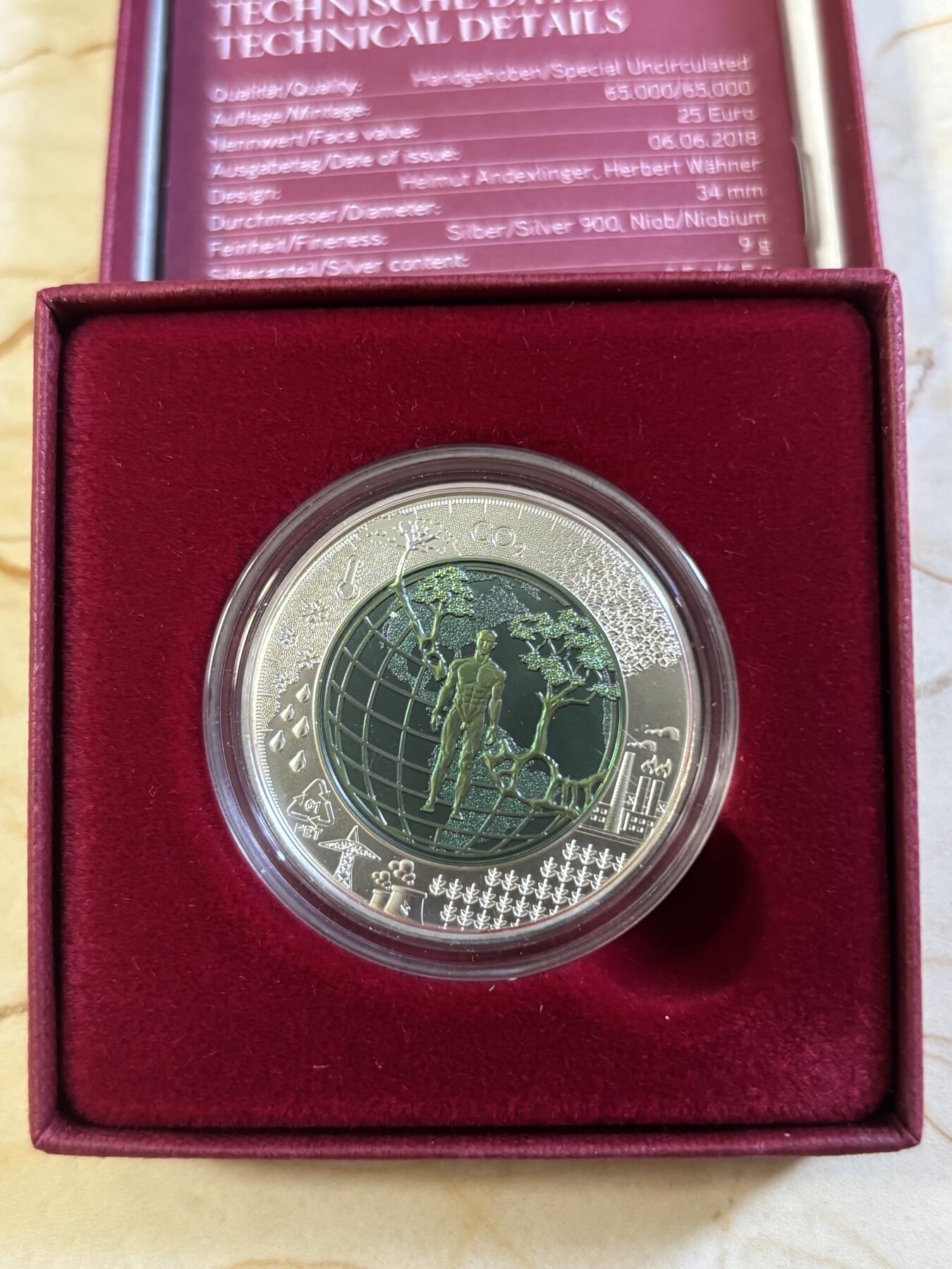 第197期拍卖 【获奖币】奥地利2018年人类世银铌双金属镶嵌纪念银币，面值:25欧元，金属:900银/998铌，重量:9克/6.5克，发行：65000枚，获2020年克劳斯年度最佳双金属币