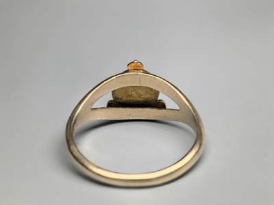 小驴勋章奖章收藏4月18日周六晚六点拍卖（珍爱和平，收藏战争，铭记历史，勿忘国耻，忠党爱国。有偿代拍，送拍规则在简介最后，参拍须阅读规则后再参拍，关系到运费包装发货时效真假辨别等关键信息，拍卖时不再发原图，看大图店主微信码在拍卖店铺介绍里或者找我要） 二战皇家空军10k金戒指，内打标，带原盒，港码11号