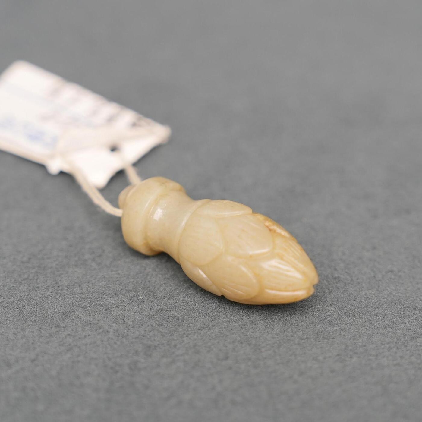  碧月说宝.韫玉流光-南京文物公司明清玉器专场（二） 莲花玉坠