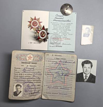 小驴勋章奖章收藏4月18日周六晚六点拍卖（珍爱和平，收藏战争，铭记历史，勿忘国耻，忠党爱国。有偿代拍，送拍规则在简介最后，参拍须阅读规则后再参拍，关系到运费包装发货时效真假辨别等关键信息，拍卖时不再发原图，看大图店主微信码在拍卖店铺介绍里或者找我要） 苏联85版一级卫国勋章带证，银质珐琅