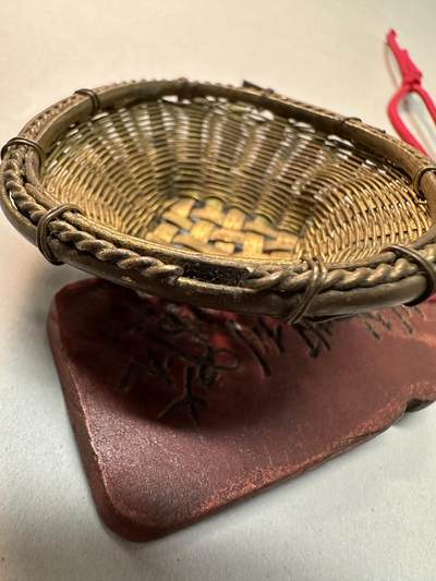 清-民国-建国｜老铜器专场.伍 民国老黄铜精巧手工编织小篮子摆件