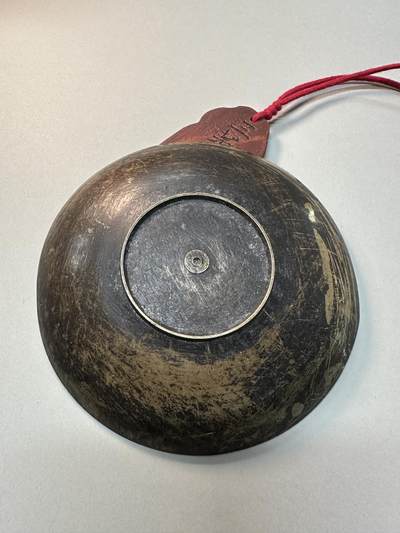 清-民国-建国｜老铜器专场.伍 晚清民国老黄铜花卉纹碟 手工錾刻香盘