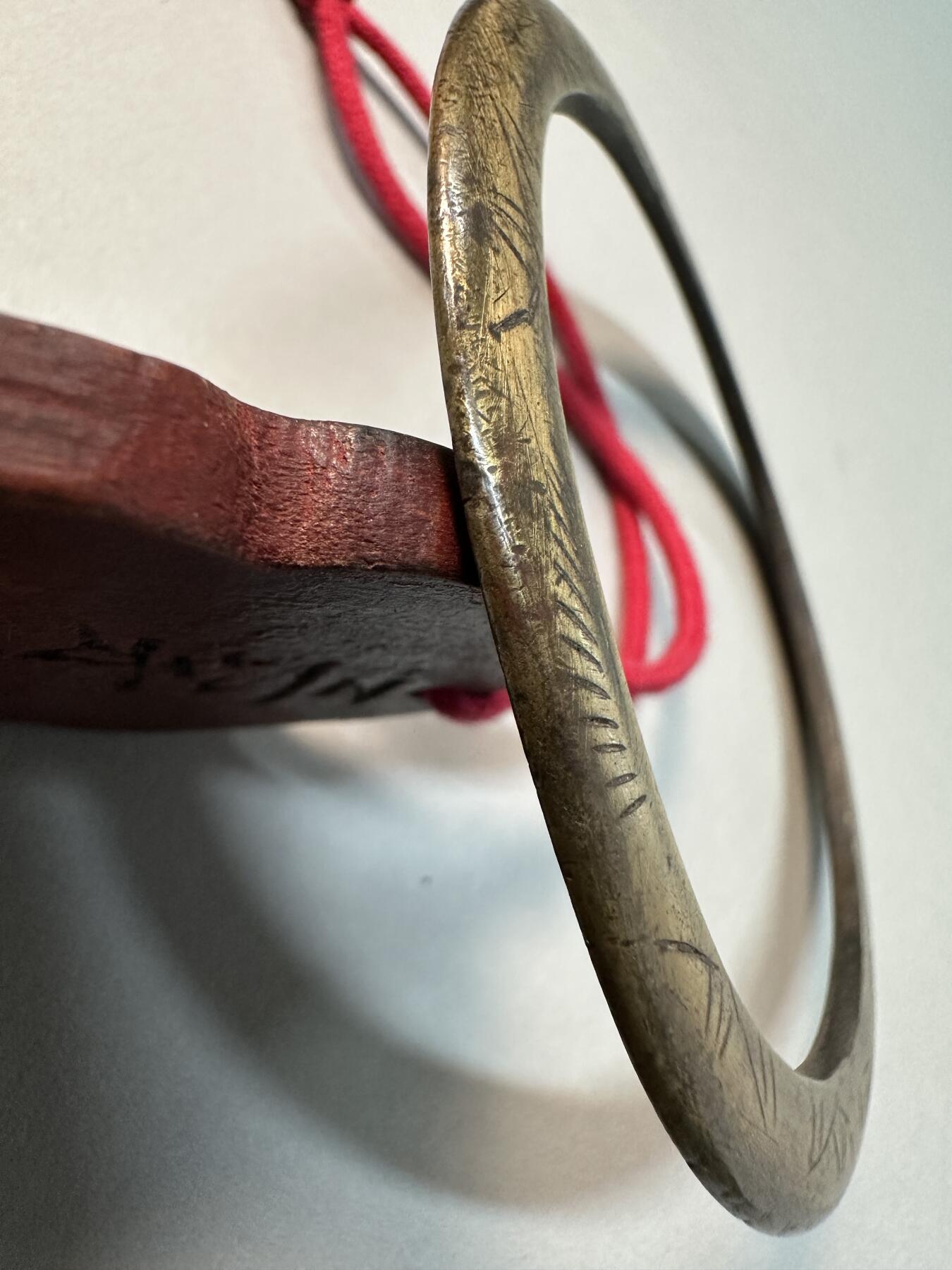 清代-民国 精品铜器专场 清代晚期老黄铜圆形刻花老镇纸