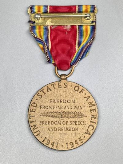 小驴勋章奖章收藏4月18日周六晚六点拍卖（珍爱和平，收藏战争，铭记历史，勿忘国耻，忠党爱国。有偿代拍，送拍规则在简介最后，参拍须阅读规则后再参拍，关系到运费包装发货时效真假辨别等关键信息，拍卖时不再发原图，看大图店主微信码在拍卖店铺介绍里或者找我要） 美国二战胜利奖章