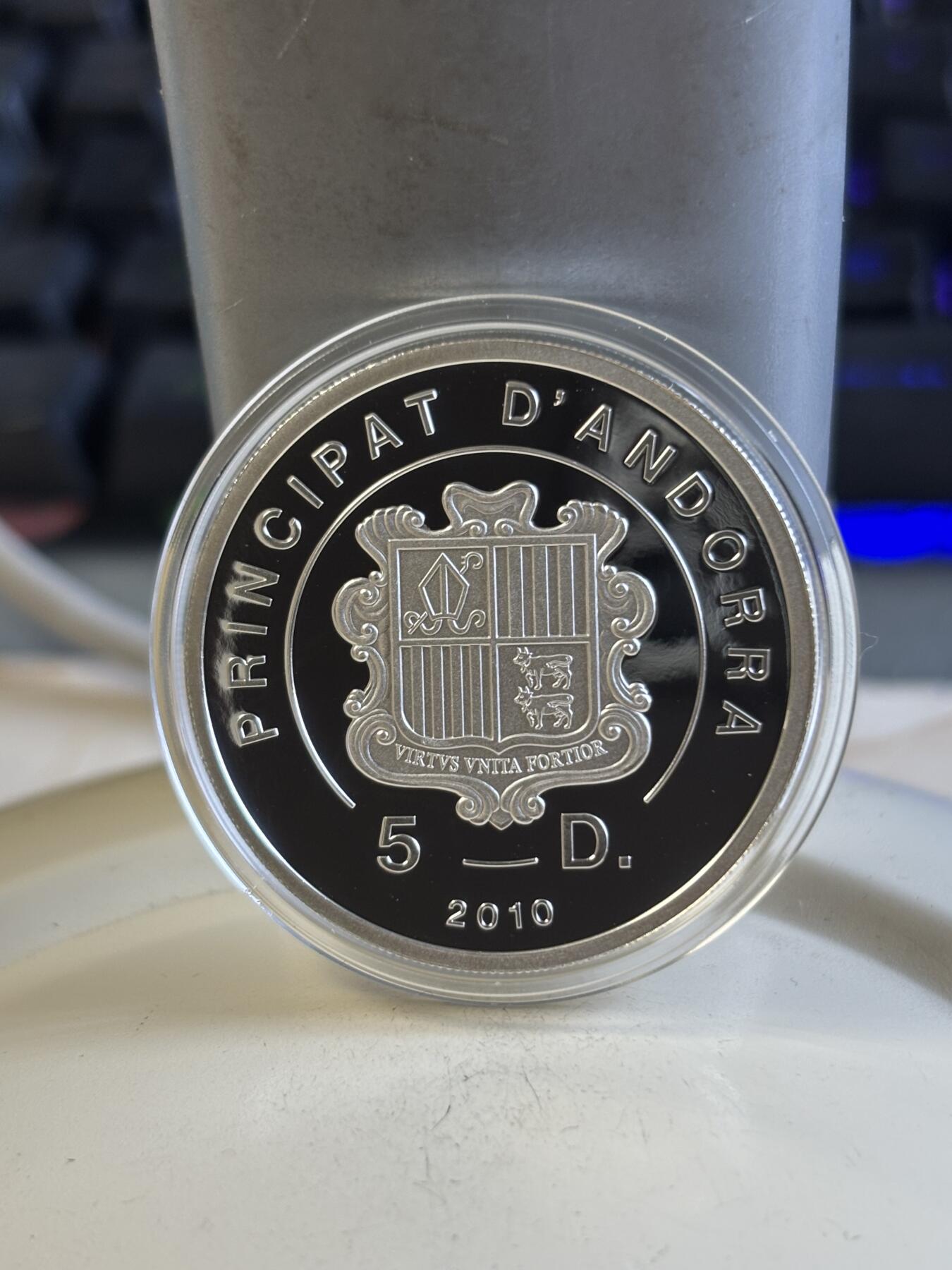 第197期拍卖 获奖币安道尔2010年比利牛斯山脉的棕熊纪念银币半盎司，925银，15.57克，发行3000枚，获得克劳斯2012年度最佳克朗币大奖