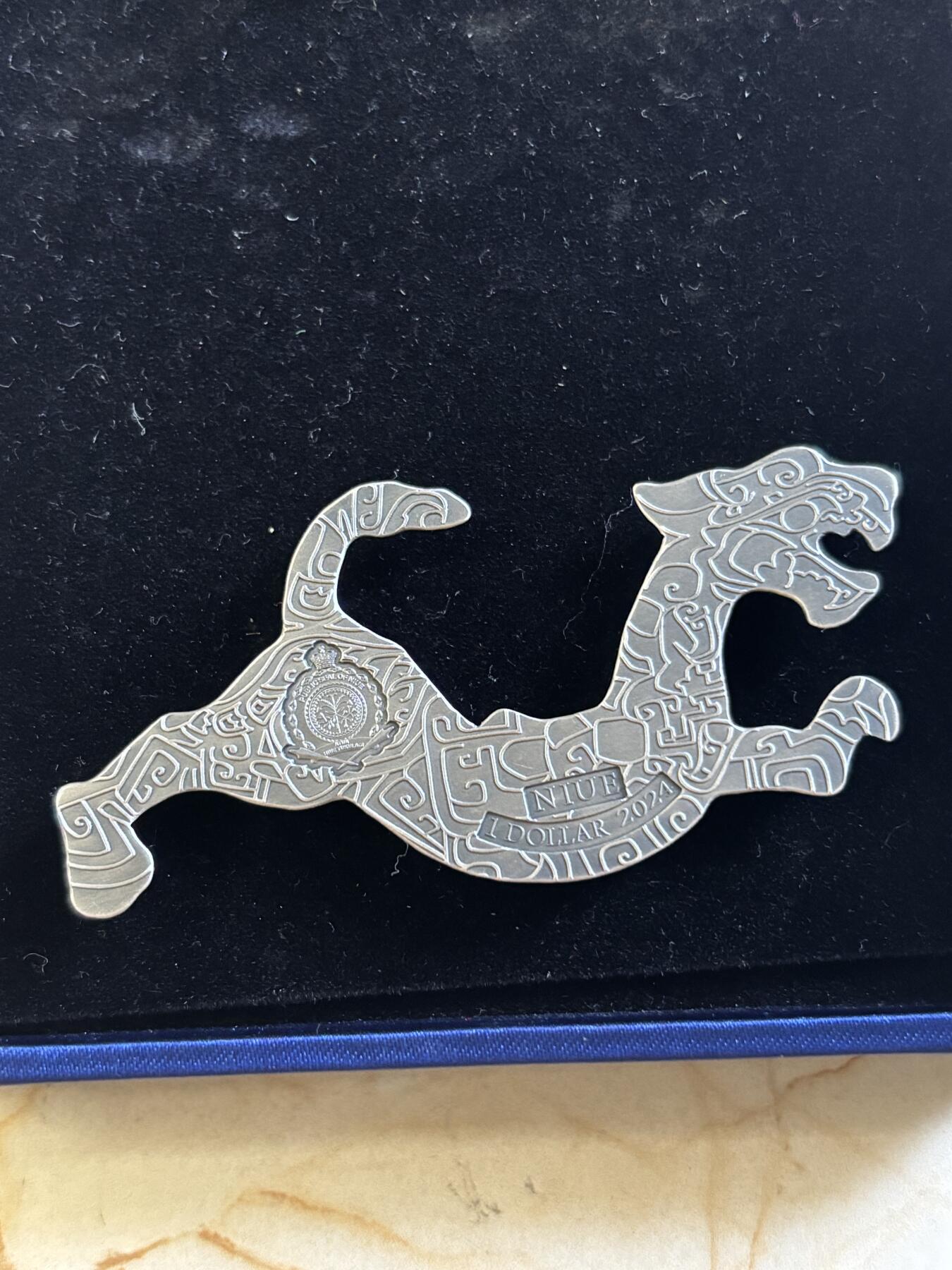 第197期拍卖 纽埃2024年虎符系列错金银铜翼虎2盎司镀金银币带盒无证书，999银，1盎司*2，发行199套