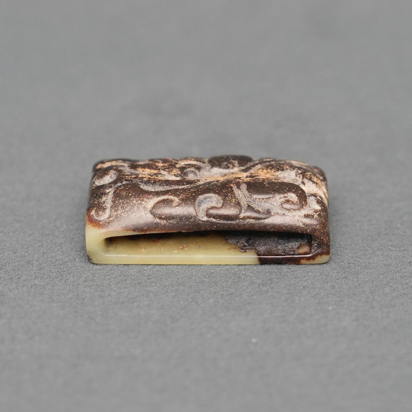  碧月说宝.韫玉流光-南京文物公司明清玉器专场（二） 黄玉龙纹带穿