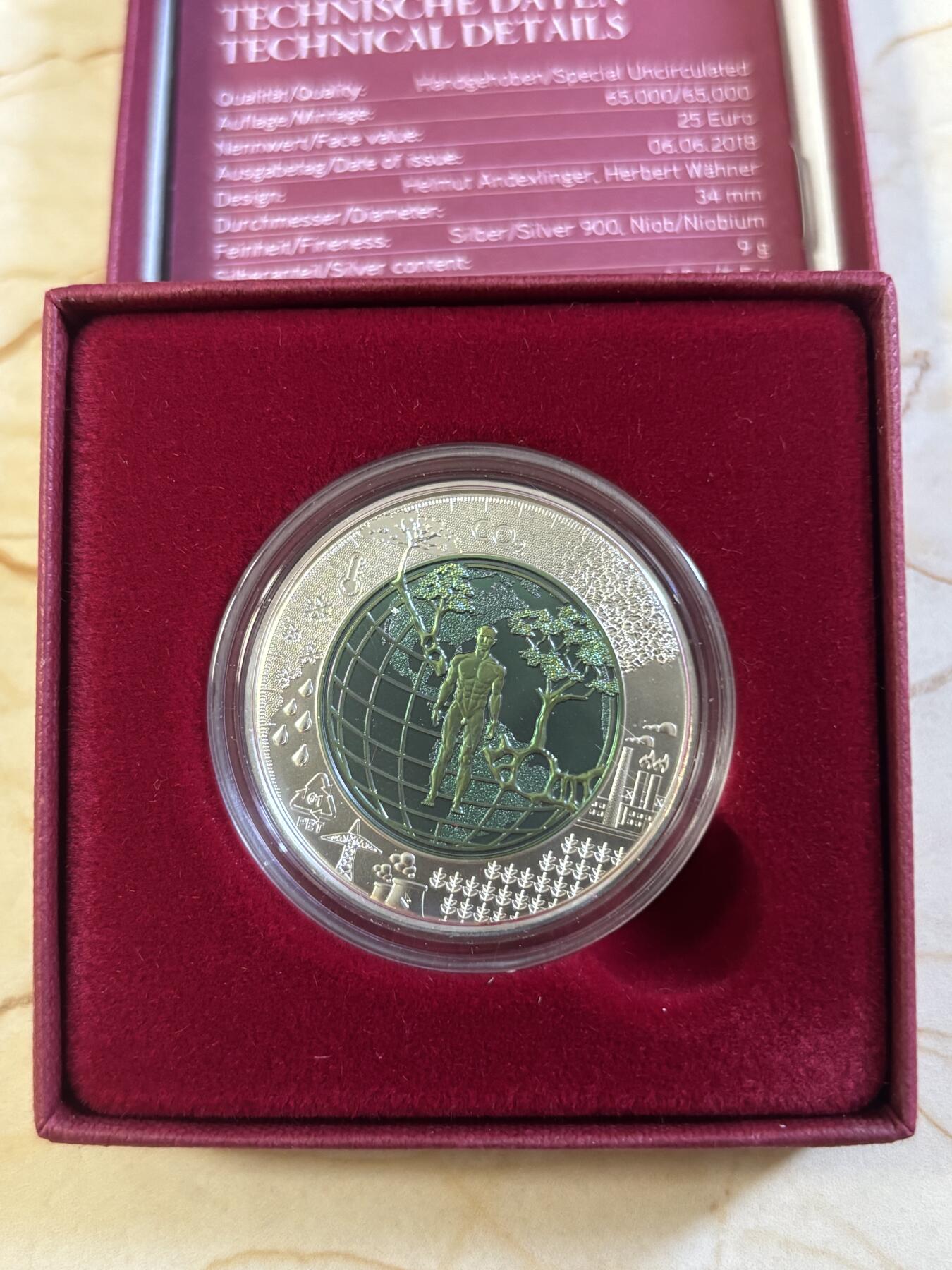 第197期拍卖 【获奖币】奥地利2018年人类世银铌双金属镶嵌纪念银币，面值:25欧元，金属:900银/998铌，重量:9克/6.5克，发行：65000枚，获2020年克劳斯年度最佳双金属币