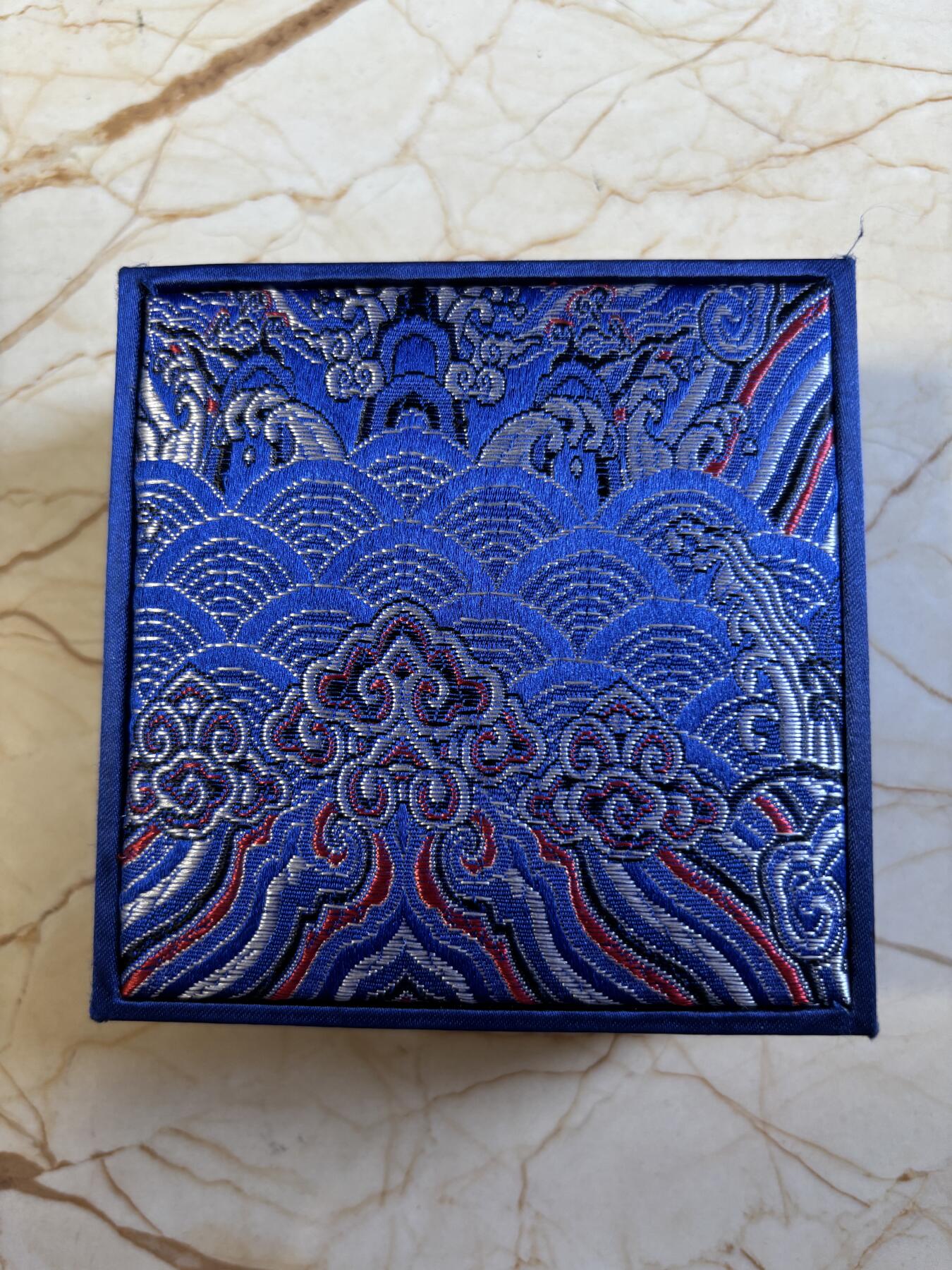 第197期拍卖 纽埃2024年虎符系列错金银铜翼虎2盎司镀金银币带盒无证书，999银，1盎司*2，发行199套