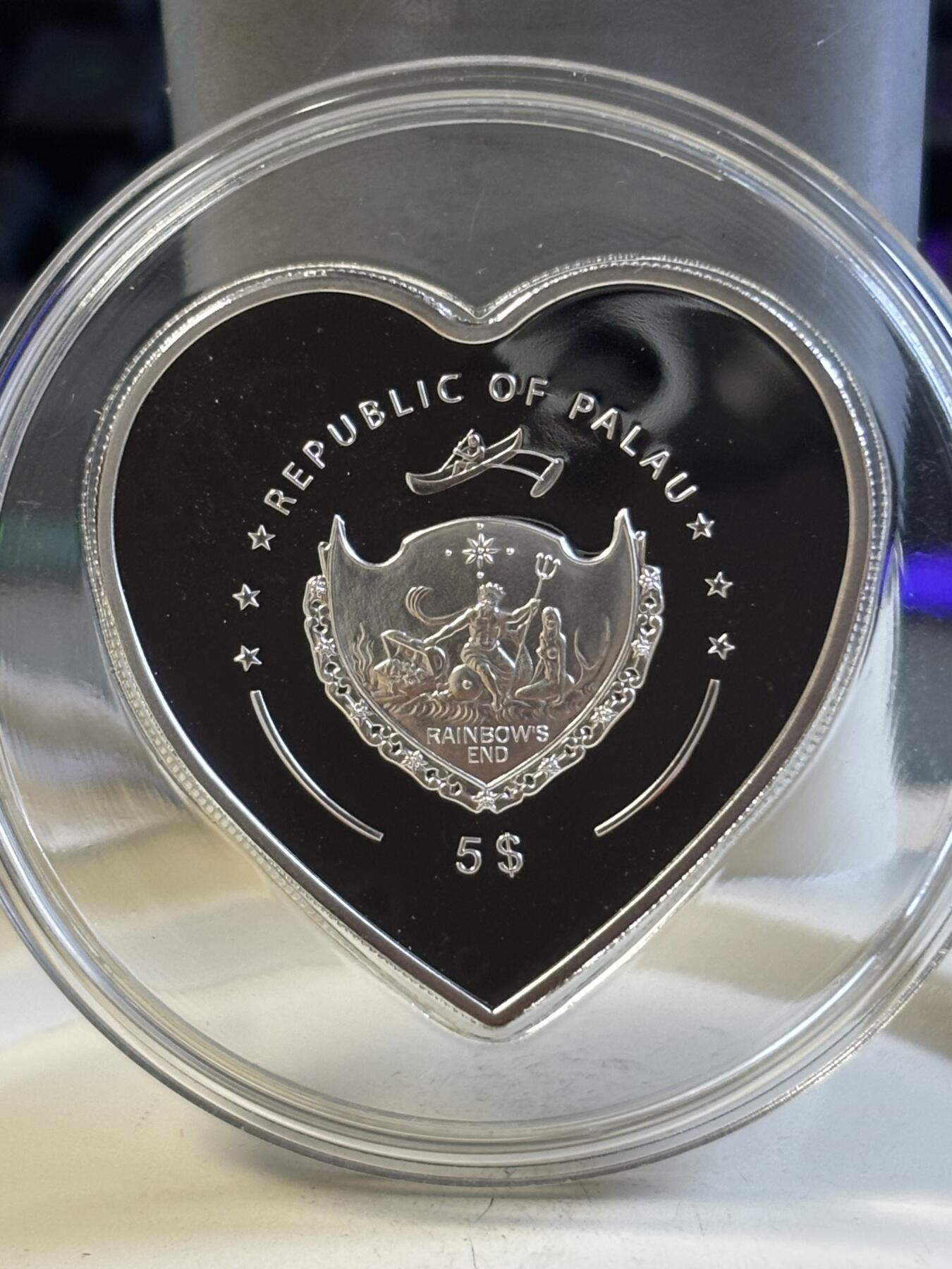 第197期拍卖 帕劳2009年爱心天使想念你心形镶嵌水晶彩色银币带证书，25克，925银镶嵌水晶，重量:25克，直径:37毫米，发行:2500枚