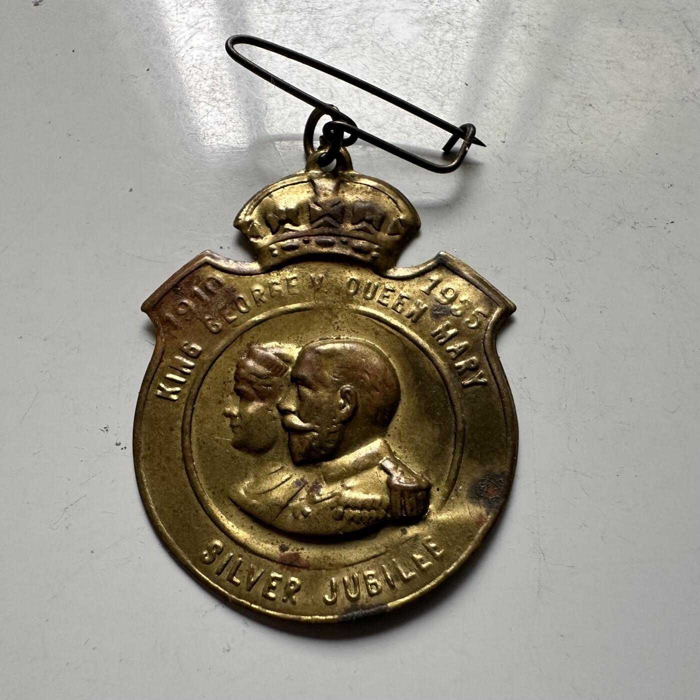 🌹外币初藏🌹🐯2026年第43场   每周二四六晚8️⃣点  世界硬币 英国 1935年 乔治五世与玛丽王后银禧纪念章 单面冲压 25.2毫米