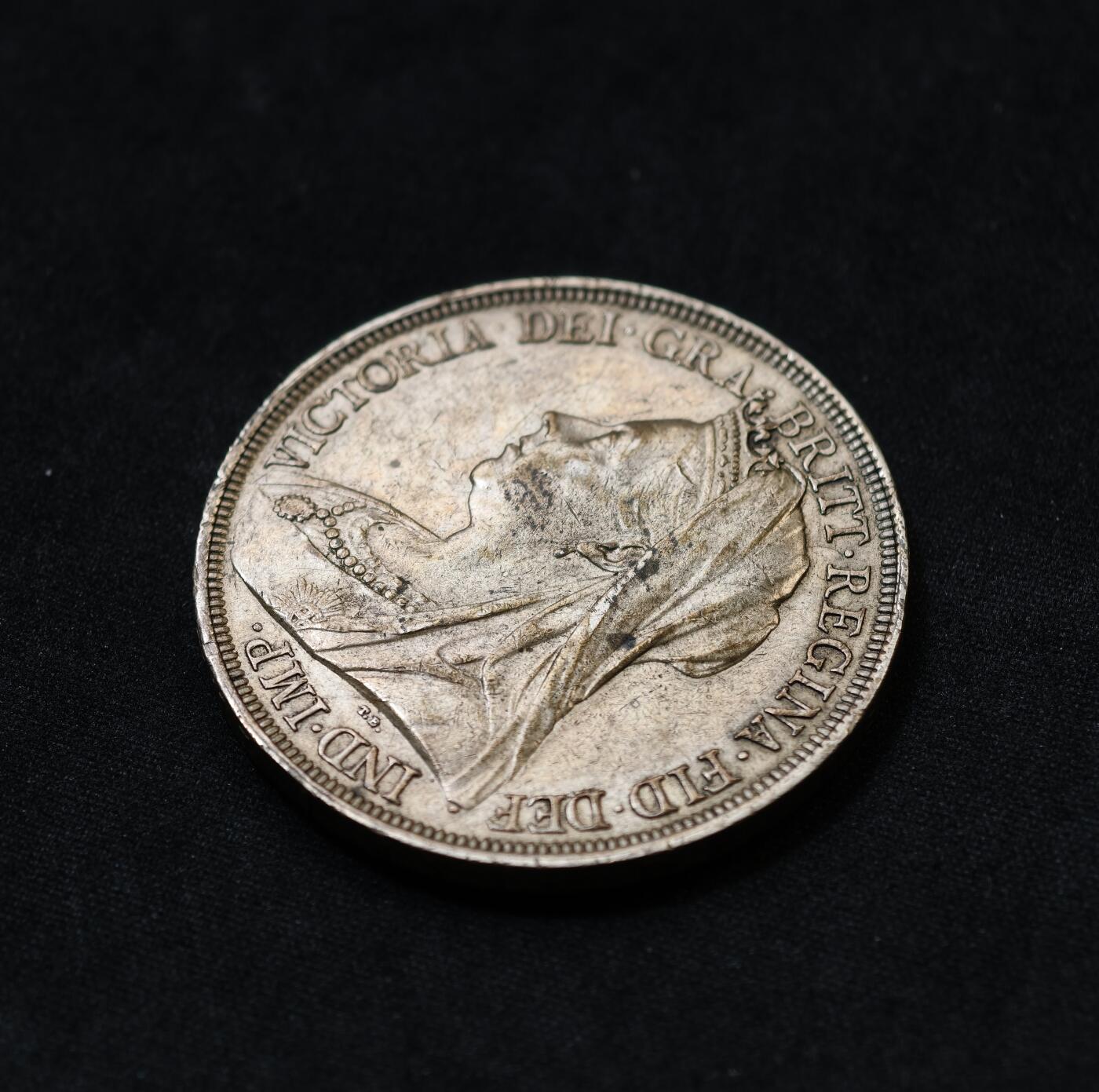 甄臻铺-世界币章拍卖（第60期），甄品场拍品征集中，送拍享返佣金等优惠多多